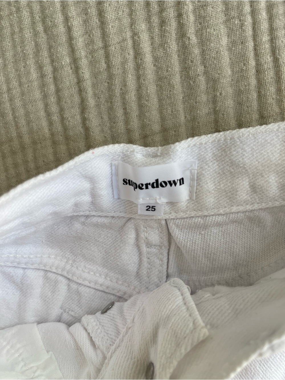 90s White High-Rise Frayed Denim Shorts - Picture 3 of 6